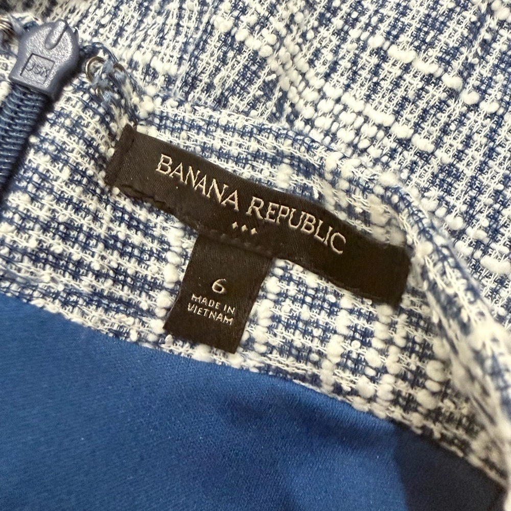 Banana Republic Blue and White Textured Mini Skirt - Picture 2 of 6